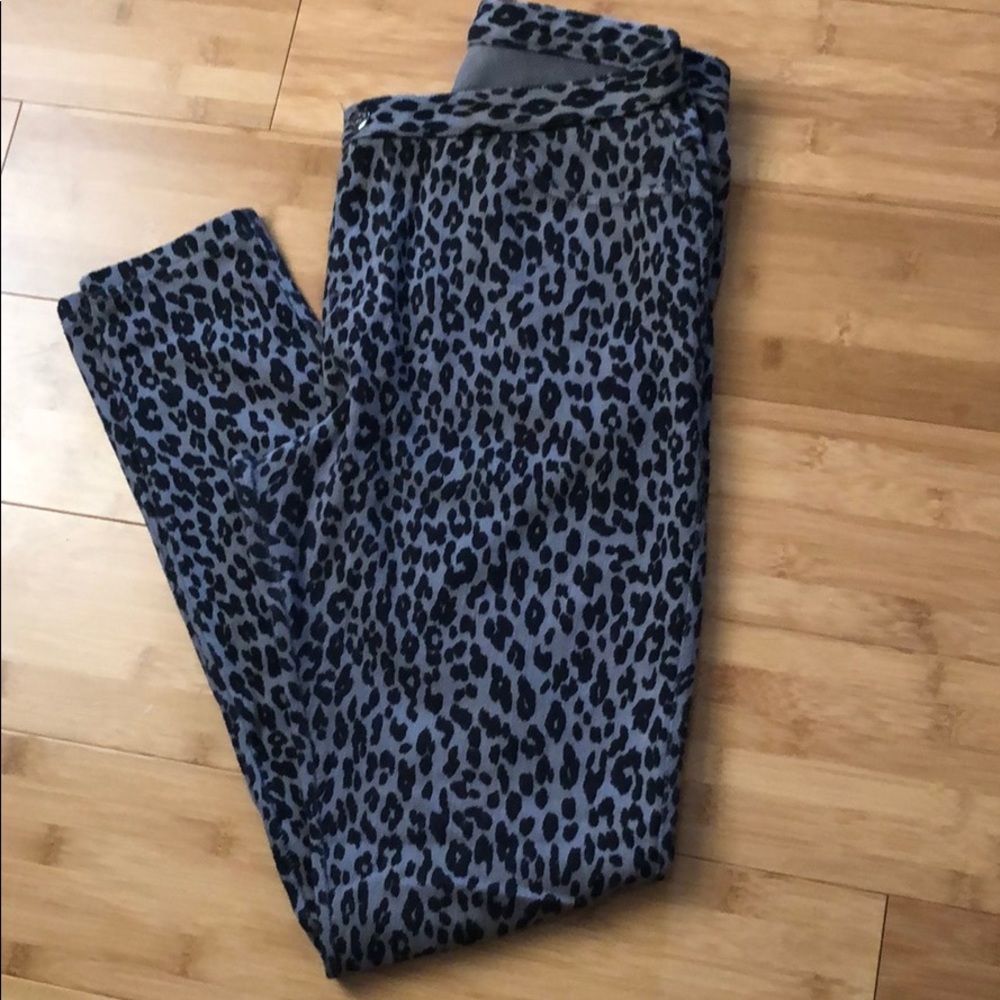 Simply Vera Gray Leopard Leggings